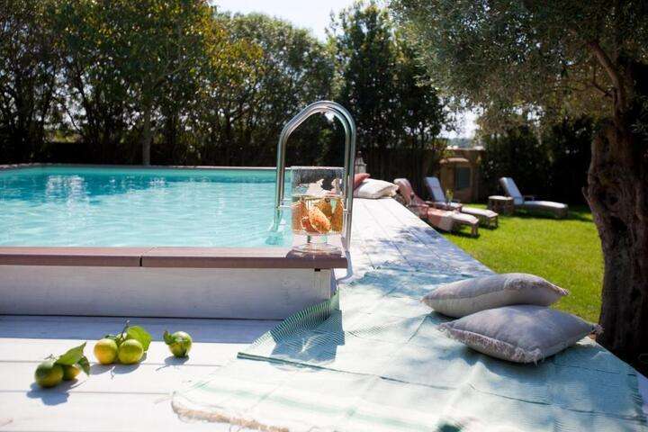 Neem een verfrissende plons in het zwembad