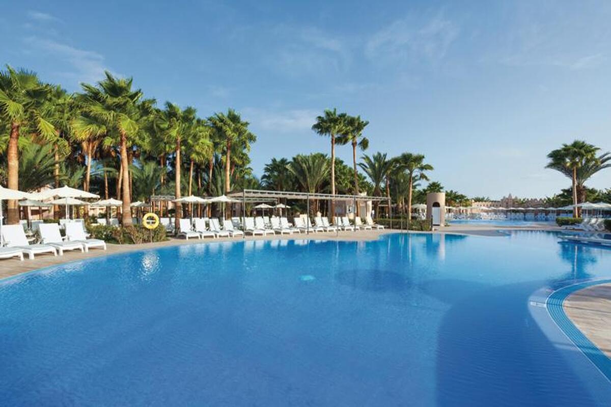 Het grote zwembad van RIU Palace Cabo Verde