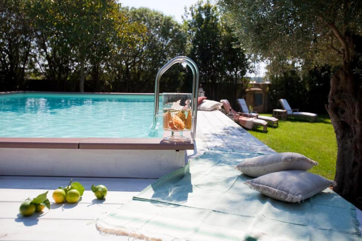 Neem een verfrissende plons in het zwembad