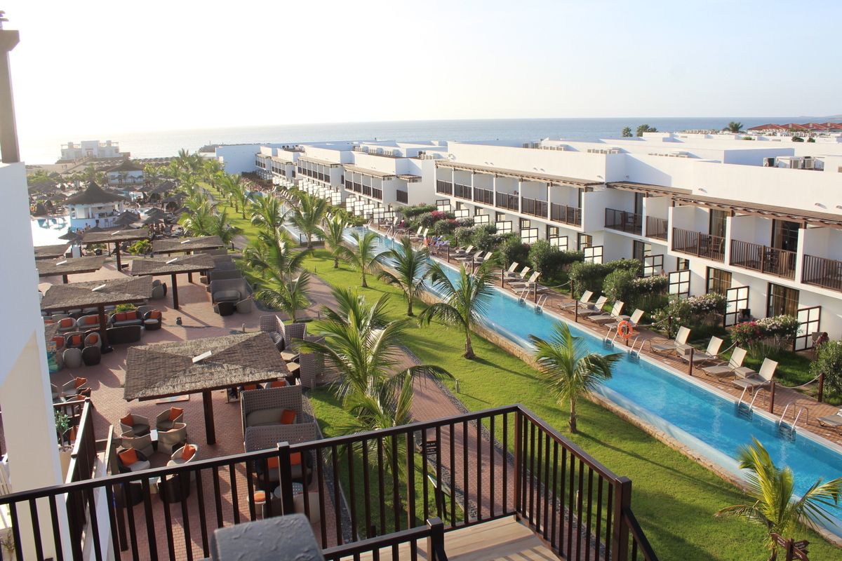 Panoramisch uitzicht over Melia Llana Beach