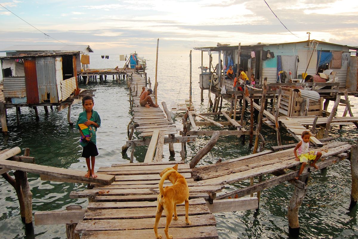 Dorp aan zee in Papoea-Nieuw-Guinea