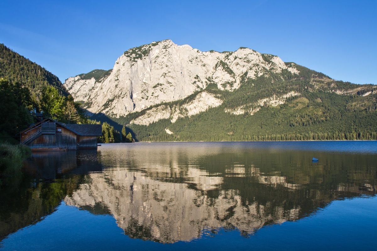 Het spiegelende water van de Altaussee