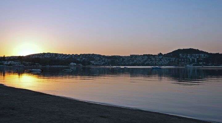 Zonsondergang Bitez, dorp in Turkije