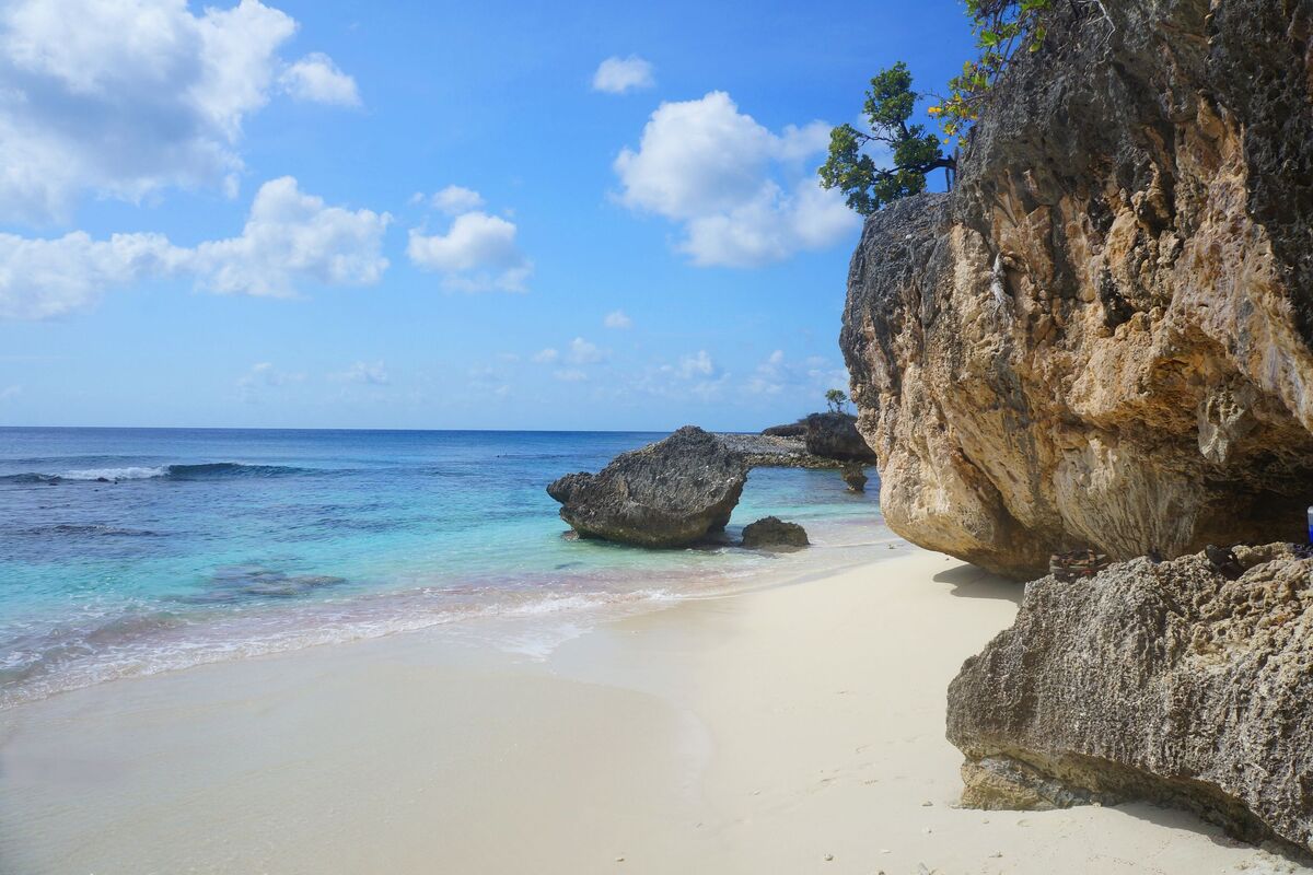 Wit zandstrand op Bonaire