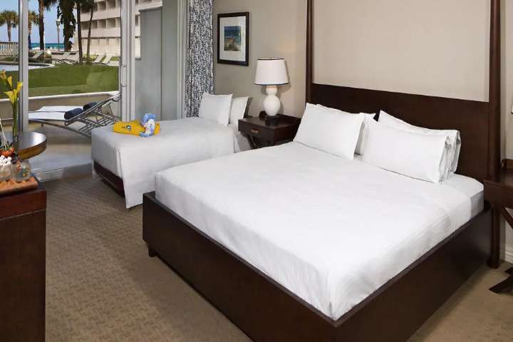 Classic Room Island View van 'Deluxe Room Pool View'