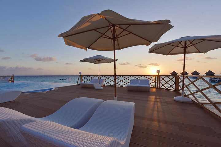 Thulhagiri Island Resort zwembad