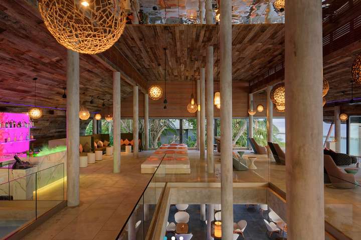 Kuramathi Island Resort restaurant