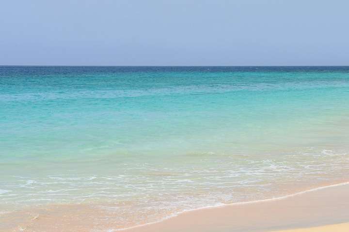 Strand bij VOI Vila Do Farol Resort