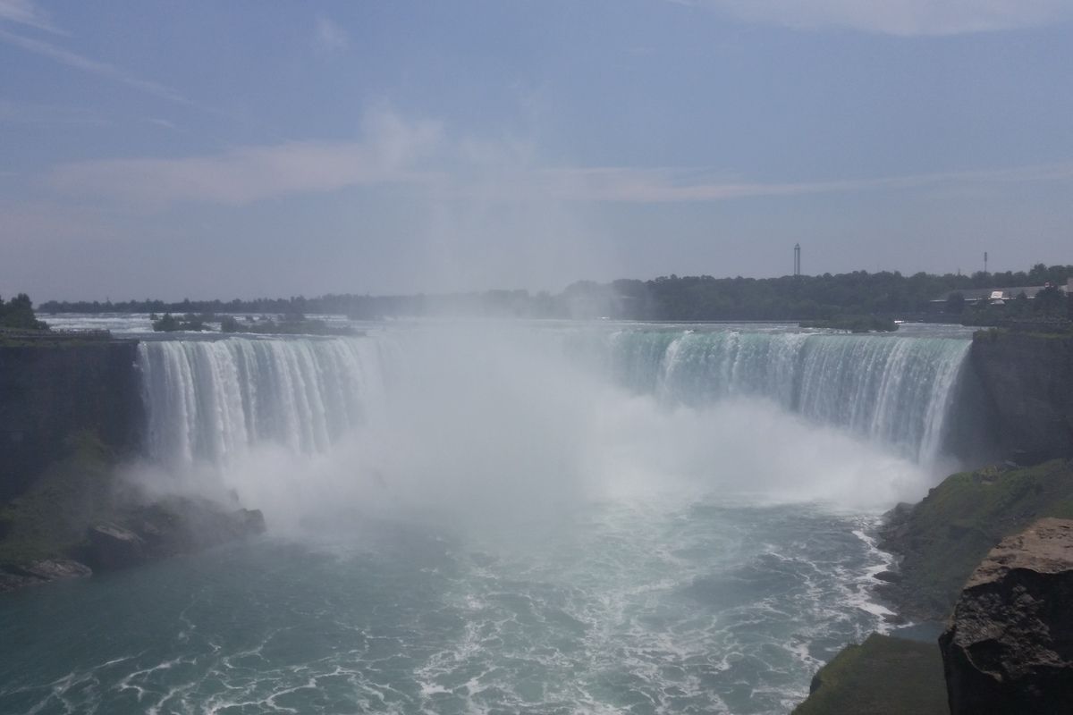 De Niagara Falls zijn prachtig om tijdens een rondreis te bezoeken