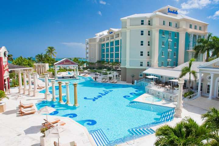 Zwembad in Sandals Royal Bahamian Resort