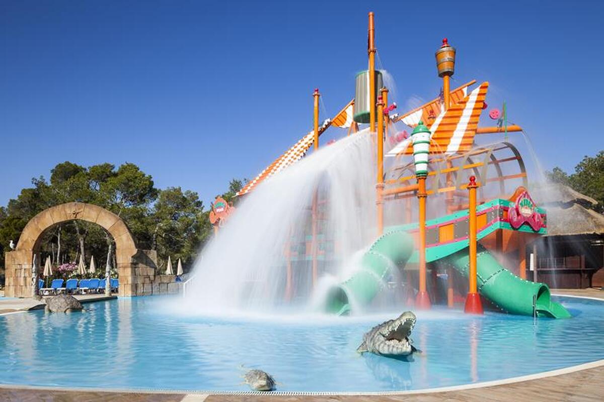 Eén van de kinderbaden van het Invisa Figueral Resort