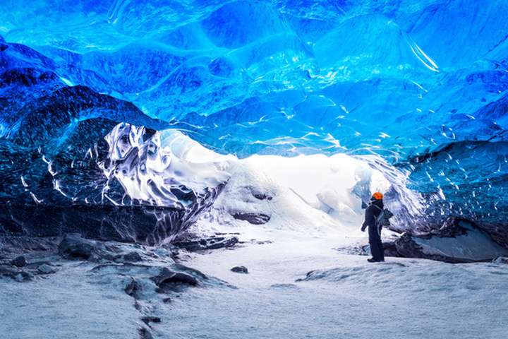 IJsgrot in Vatnajokull National Park