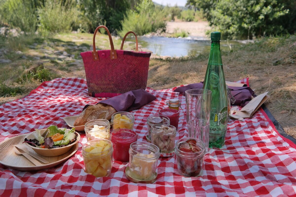 Picknicken aan de rivier in Roquebrun