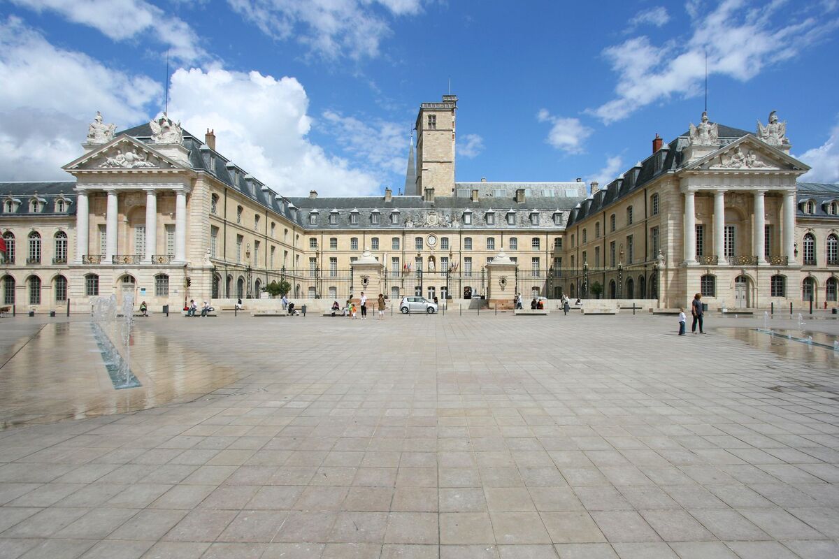 Paleis en Vrijheidsplein in Dijon