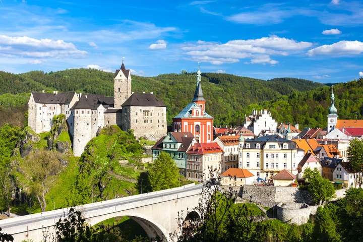 Het middeleeuwse plaatsje Loket met het kasteel