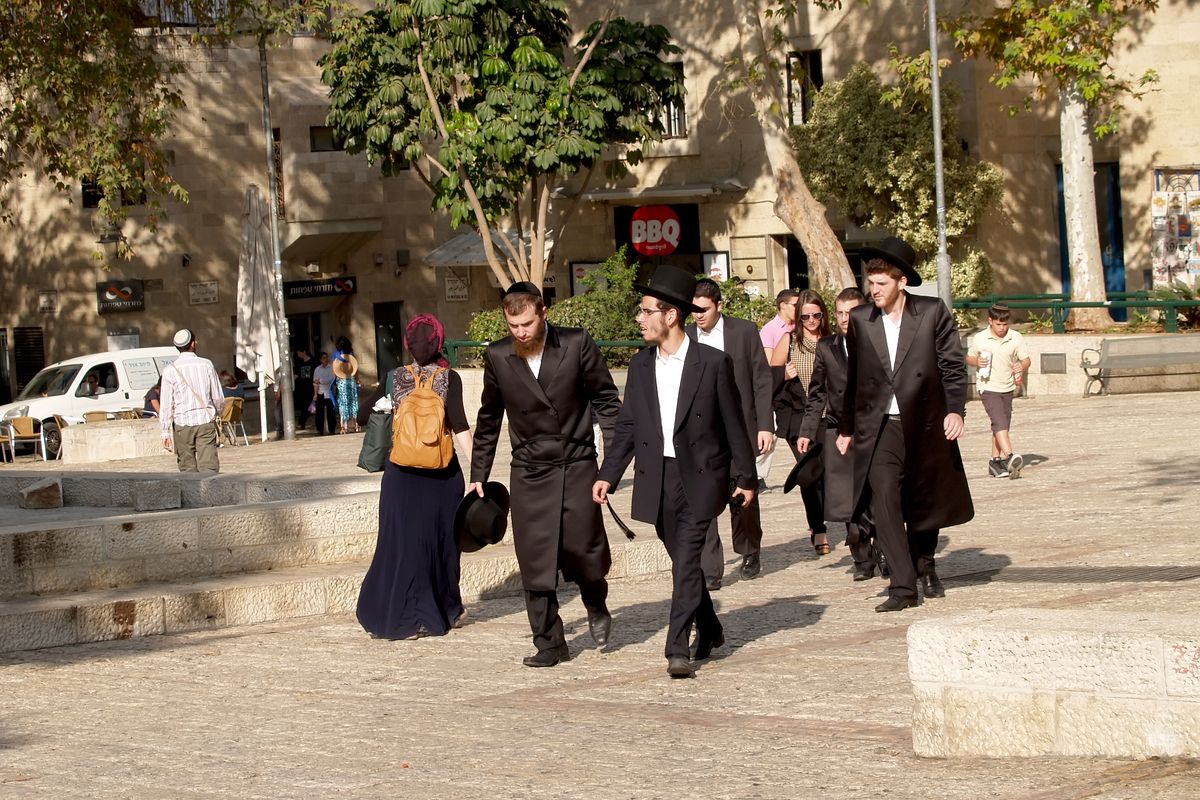 Joden in de straten van Israël