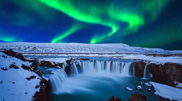 Noorderlicht boven Godafoss waterval