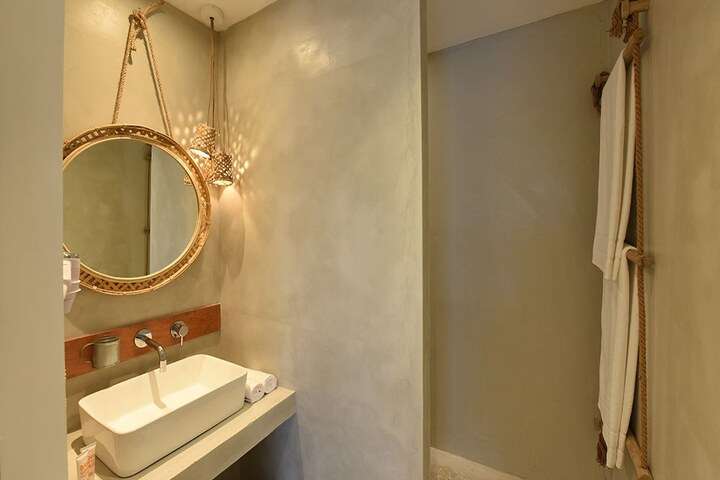 Privilege Room van 'Privilege Room'