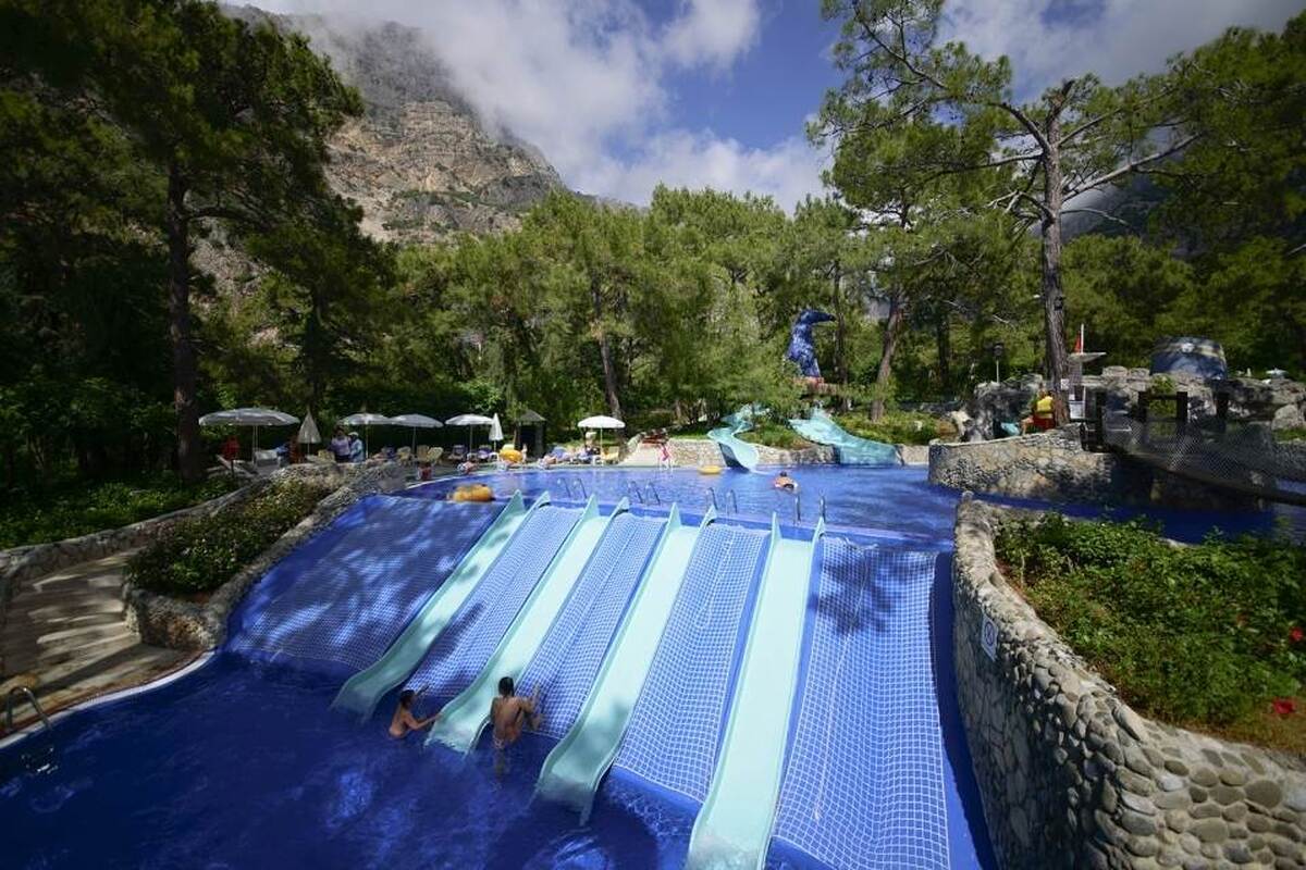 Een van de vele baden bij Liberty Lykia World