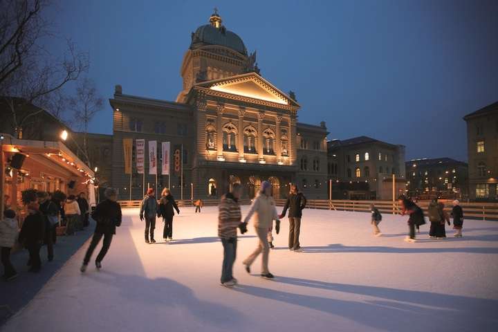 Ijsbaan op Bundesplatz