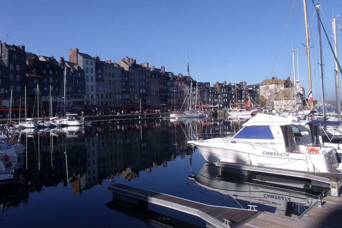 De haven van Honfleur waar we binnenkomen via de Pont de Normandi&euml;