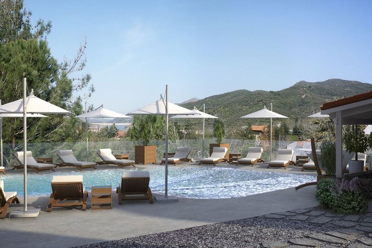 Zwembad bij Avdou Collection Suites