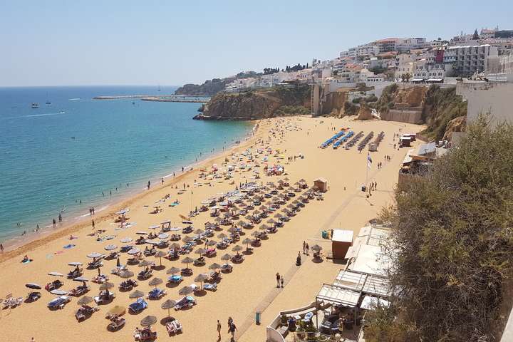 Het strand van Albufeira