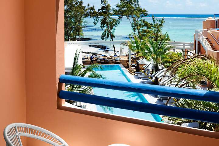 Poolside van 'Poolside'