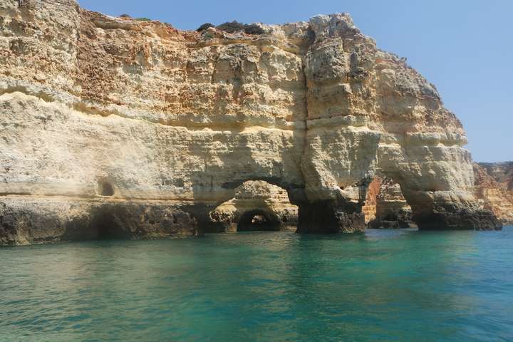 Rotspartij voor Praia da Marinha