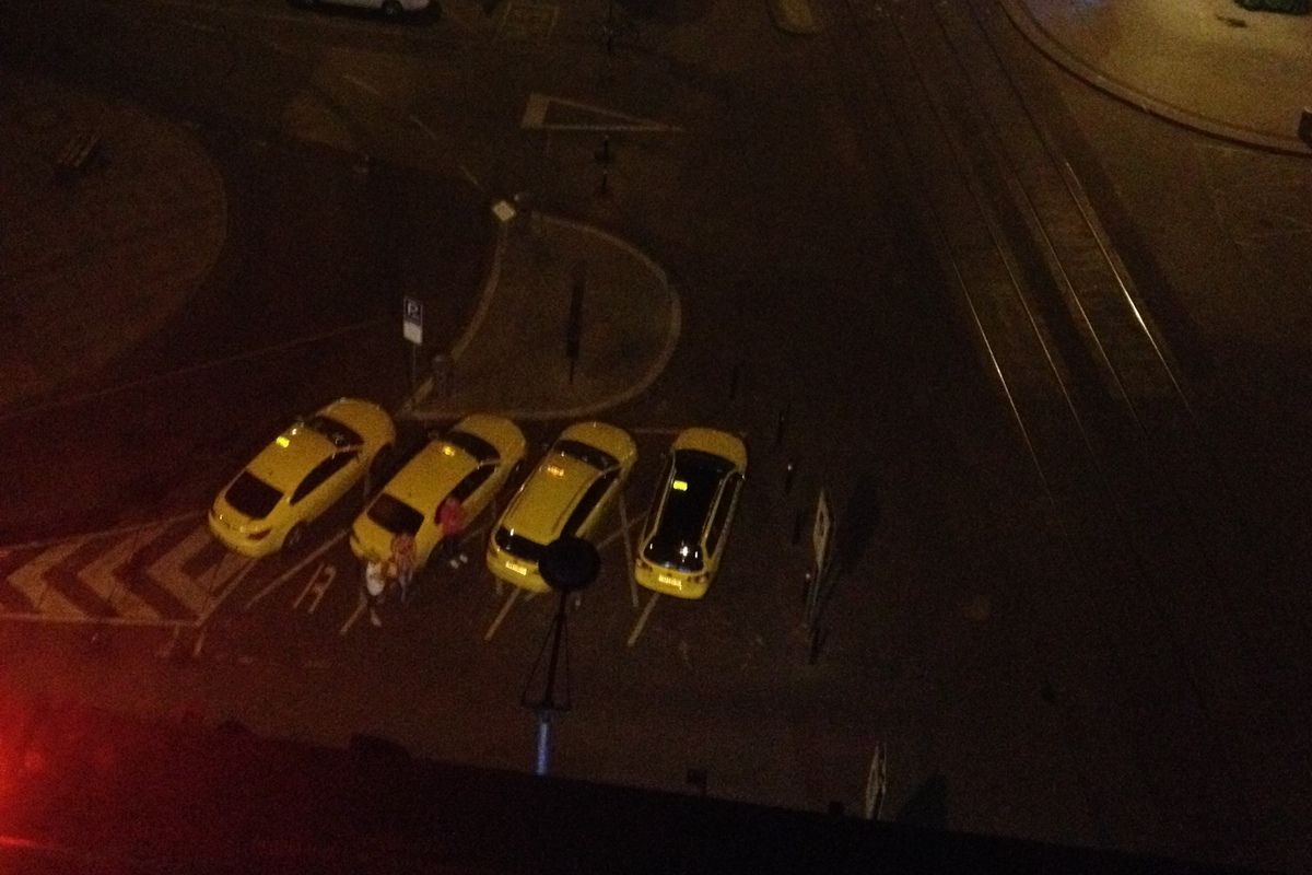 Taxis in Praag vanaf boven gezien