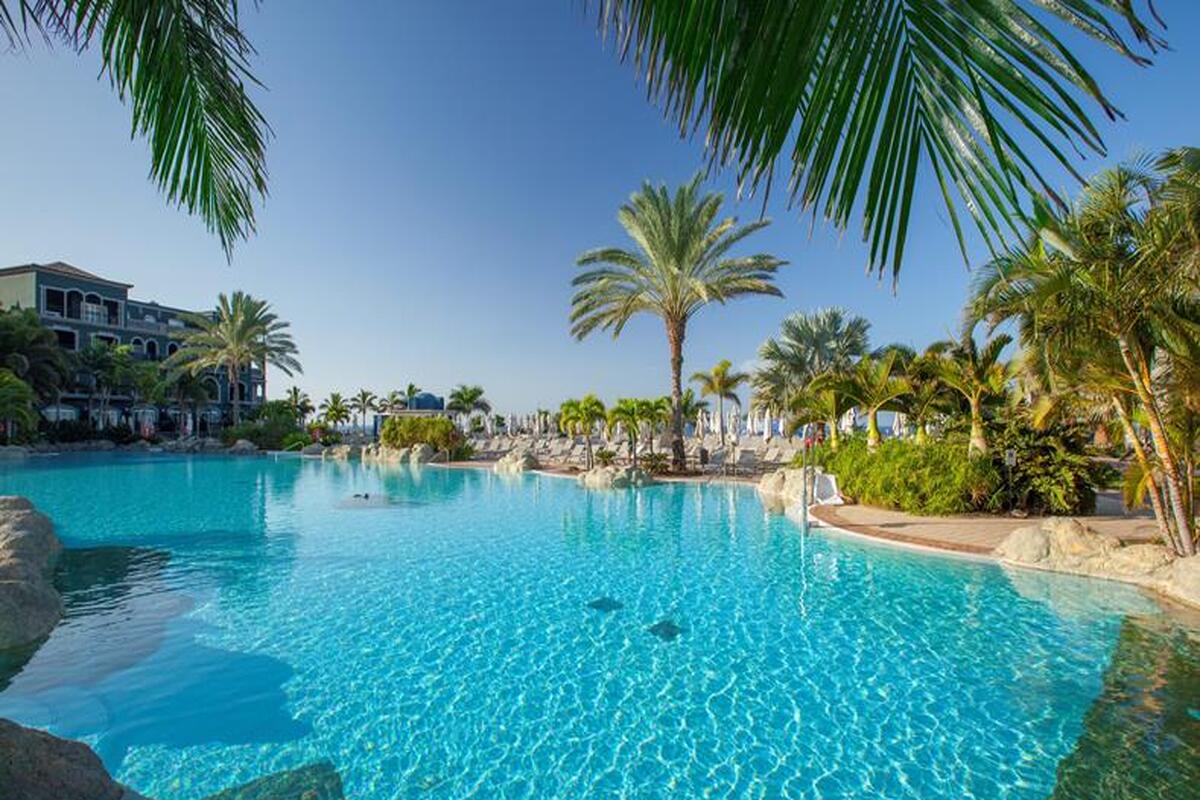 Het zwembad van Lopesan Villa del Conde