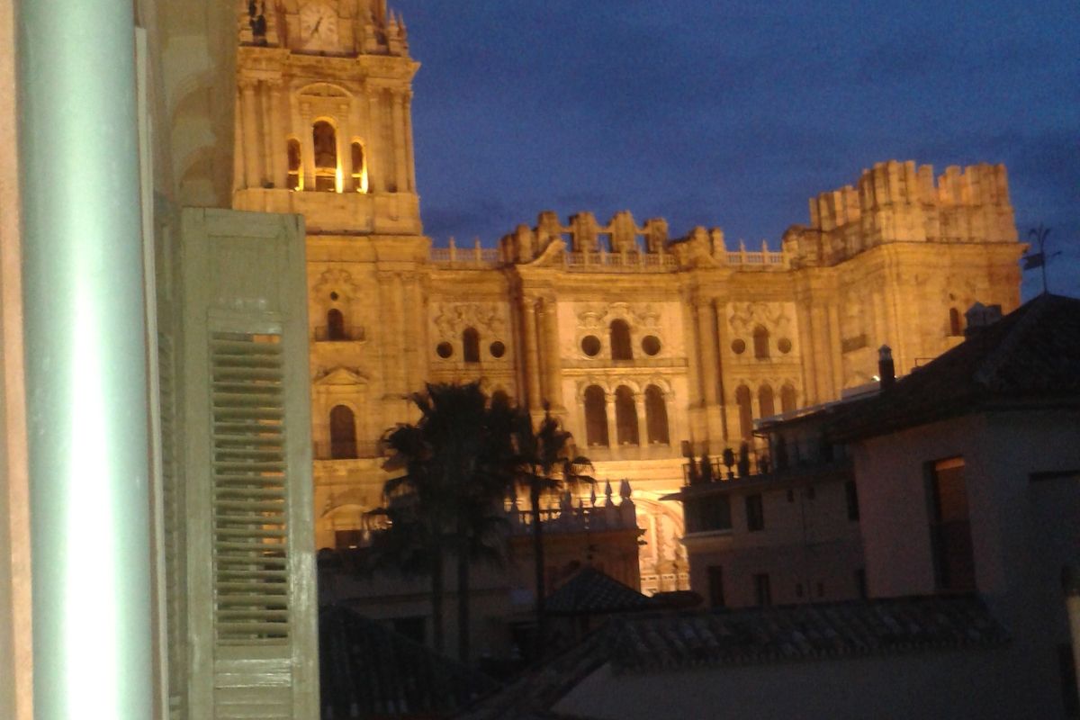Vanuit onze kamer zien we de kathedraal