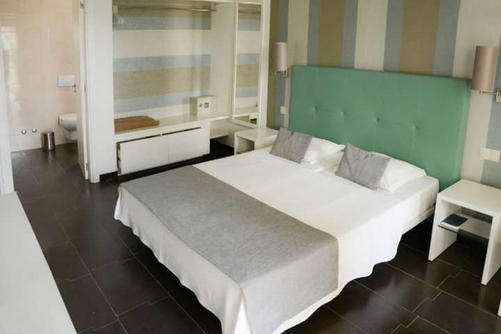 Double Room Single Beds van 'Double Room Single Beds'