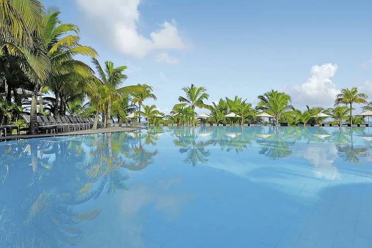 Victoria Beachercomber heeft een groot zwembad