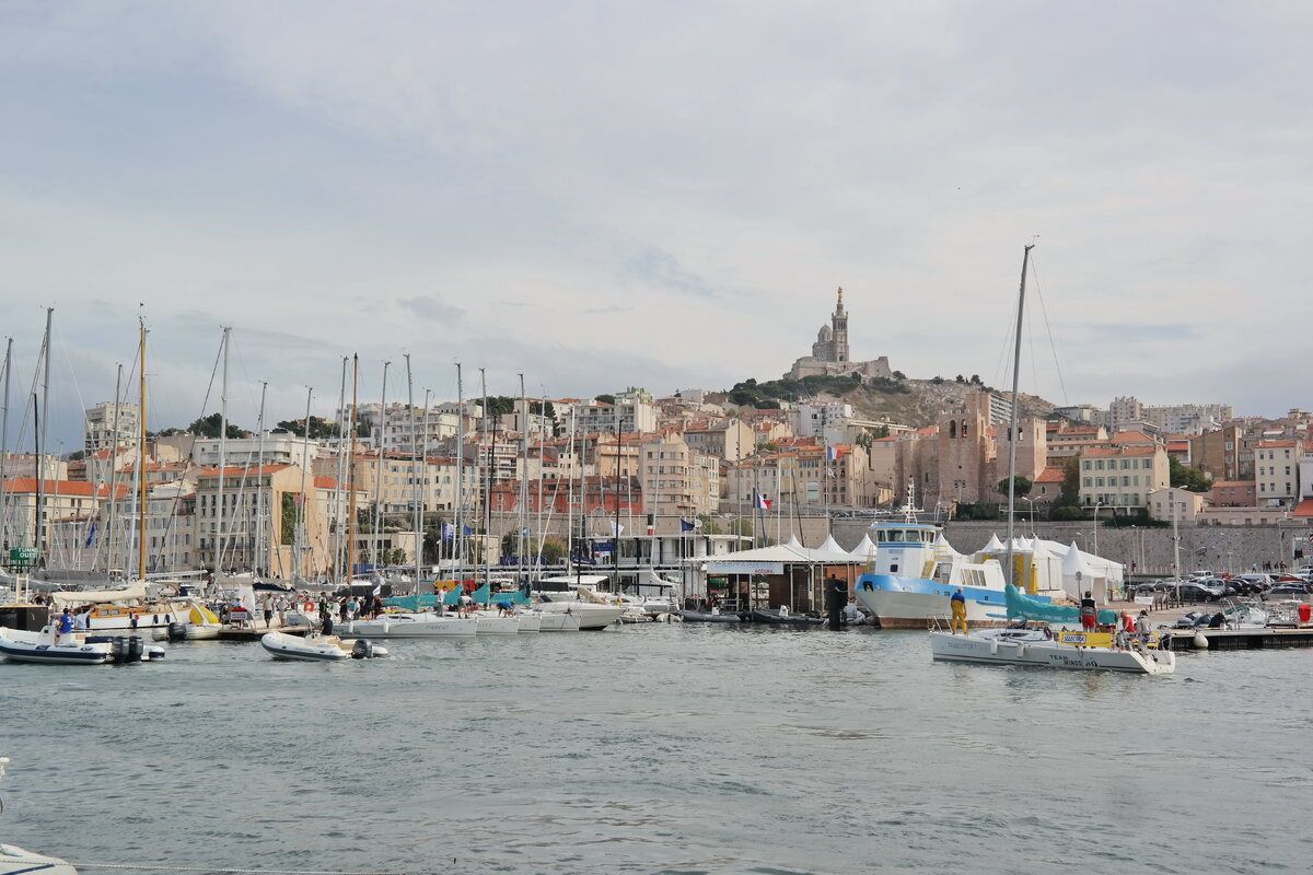 De haven van Marseille, met uitzicht op de basiliek.