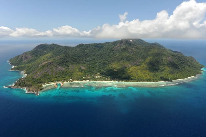 Silhouette Island van boven