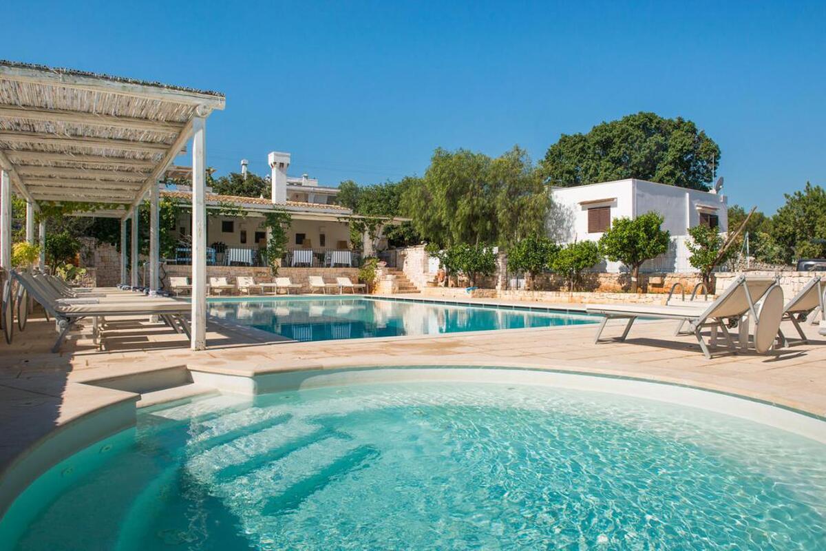 Het is heerlijk vertoeven aan het zwembad met bubbelbad