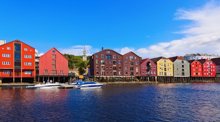Gekleurde huizen in Trondheim, Noorwegen