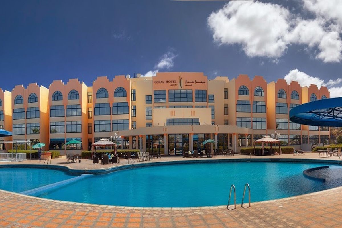 Het zwembad van Coral Hotel Aden