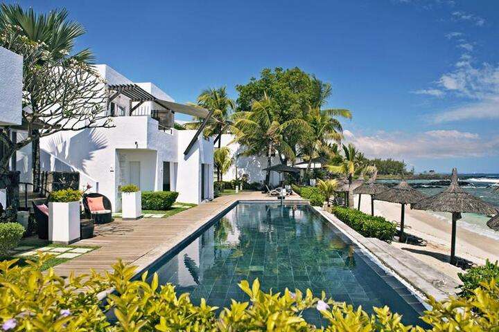 Zwembad aan het strand