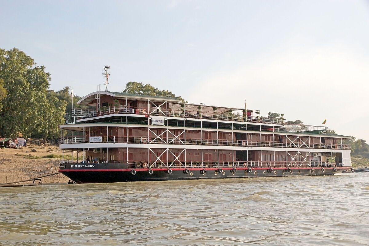 Het RV Paukan Cruiseschip over de Irrawaddy Rivier