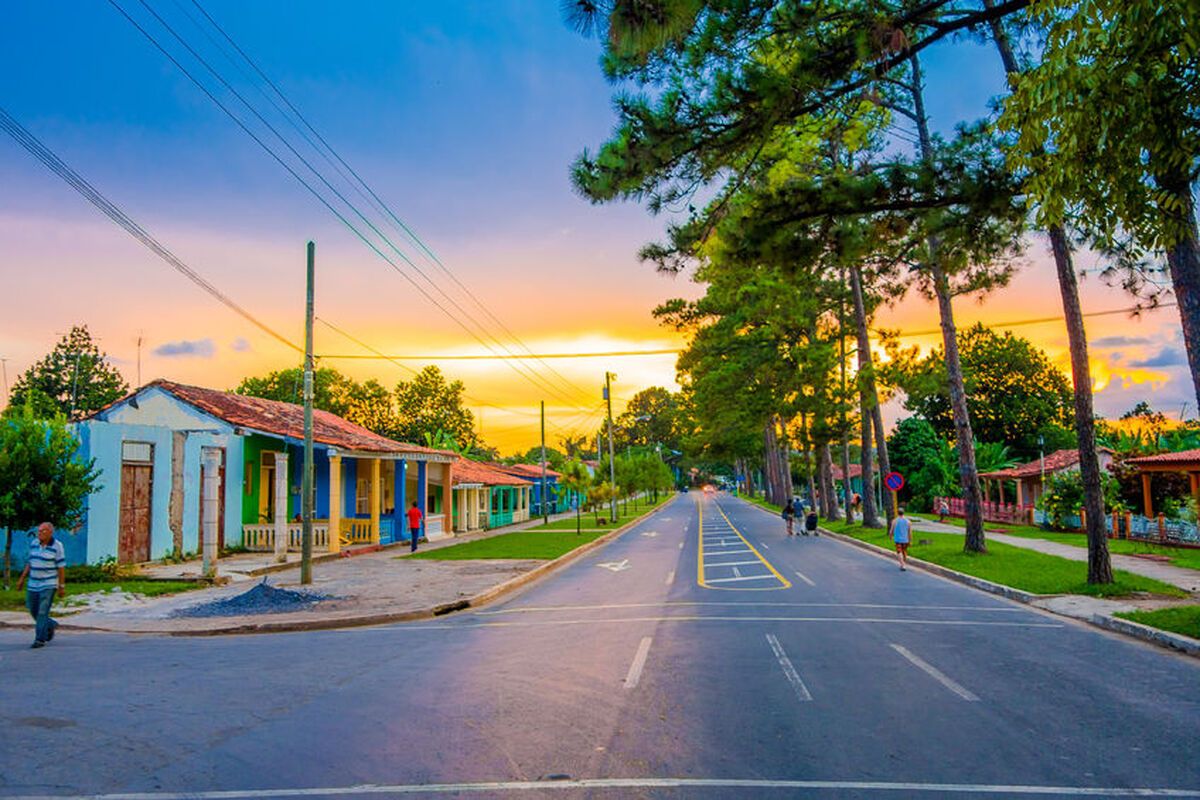Het stadje Viñales met zijn vrolijke gekleurde huisjes