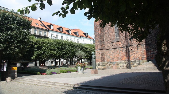 Het plein voor de kerk in Helsingborg