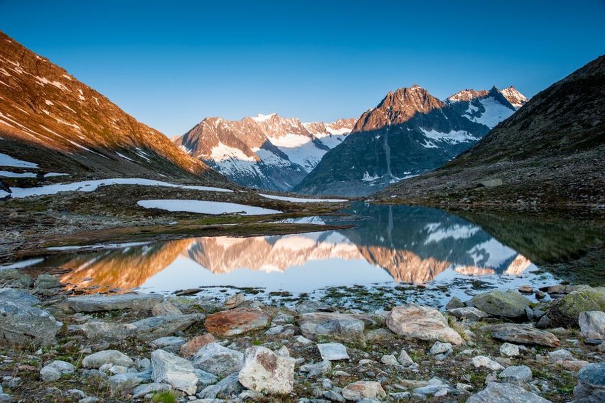 Het hooggebergte gebied Junfrau-Aletsch