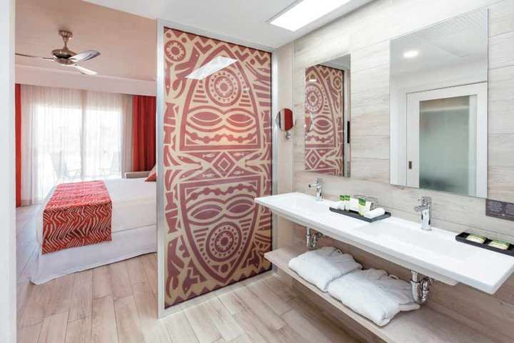 Badkamer van 'Familiekamer'