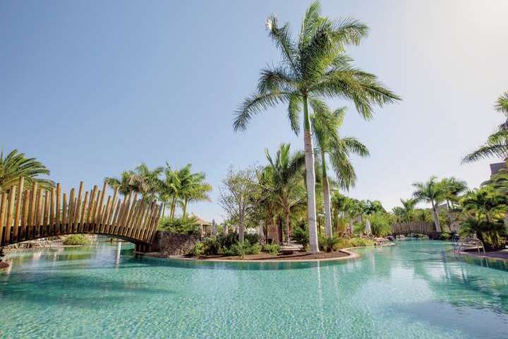 Het zwembad van het Lopesan Baobab Resort