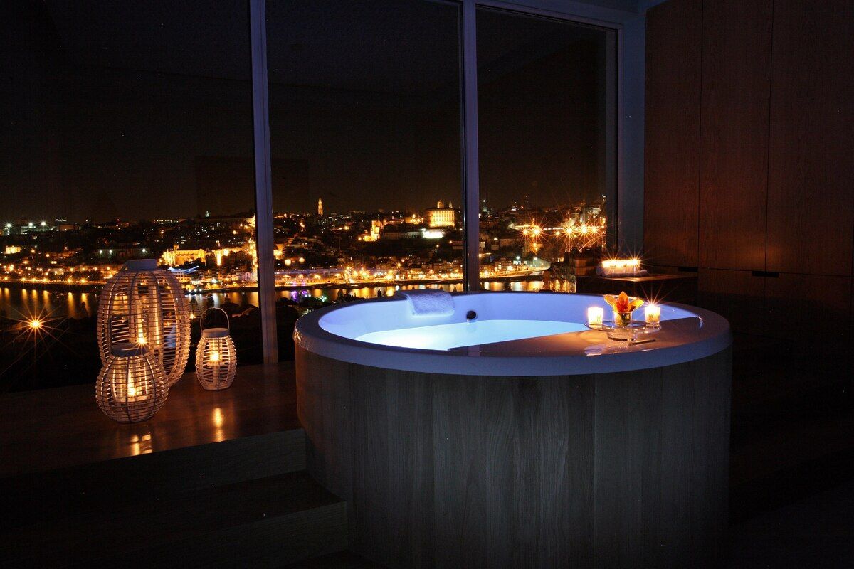 De hottub met uitzicht op het water maakt het plaatje compleet!