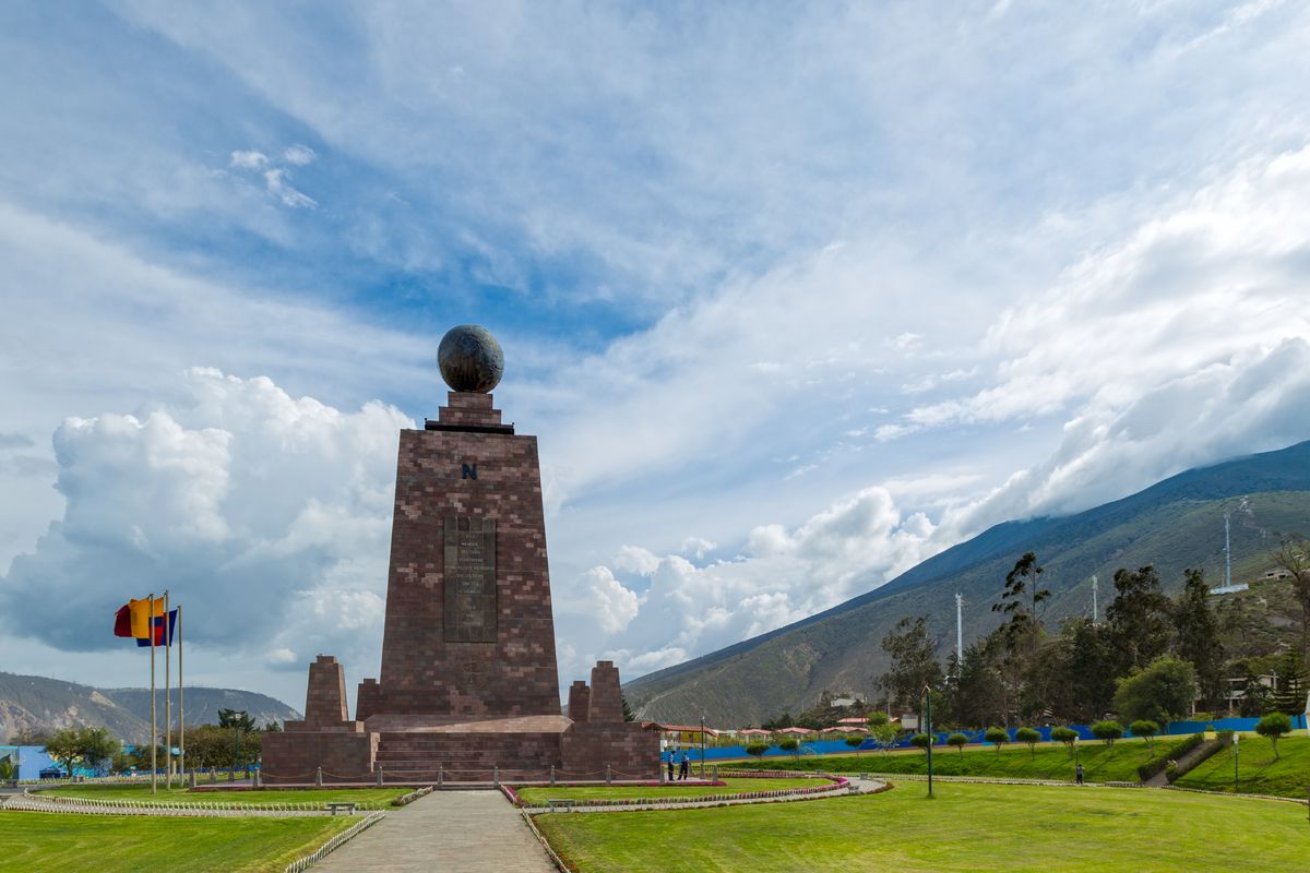 Monument op de evenaar