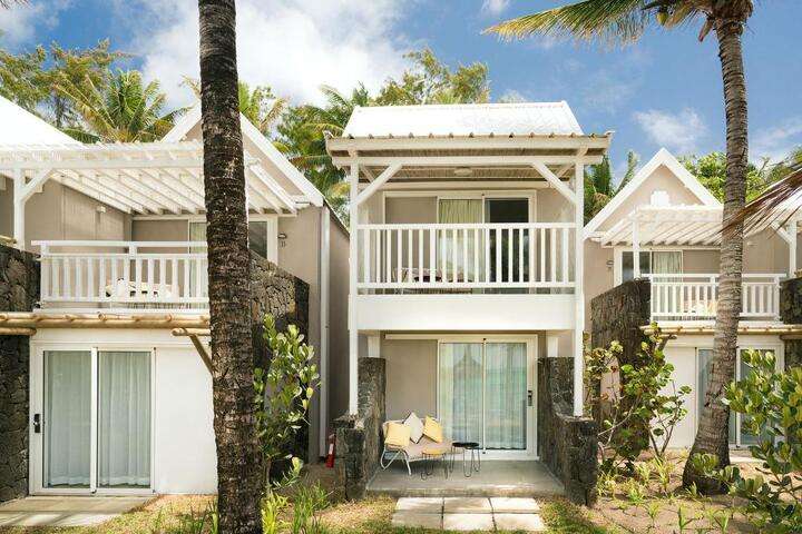 Het balkon/ terras van de couple seafront kamer