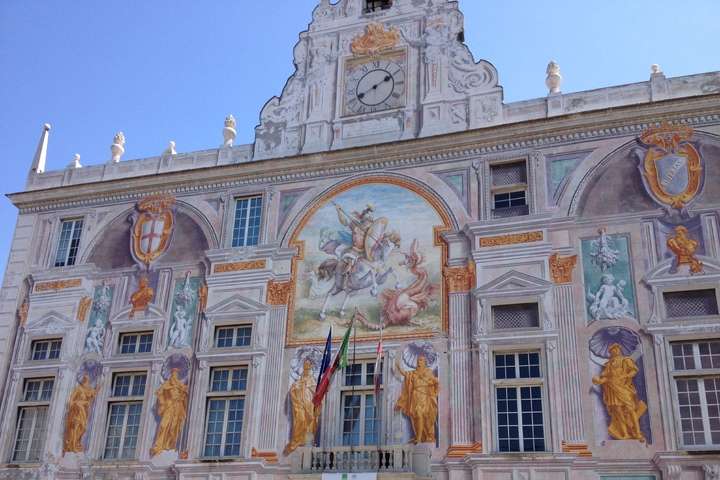 Een mooi gebouw in de haven